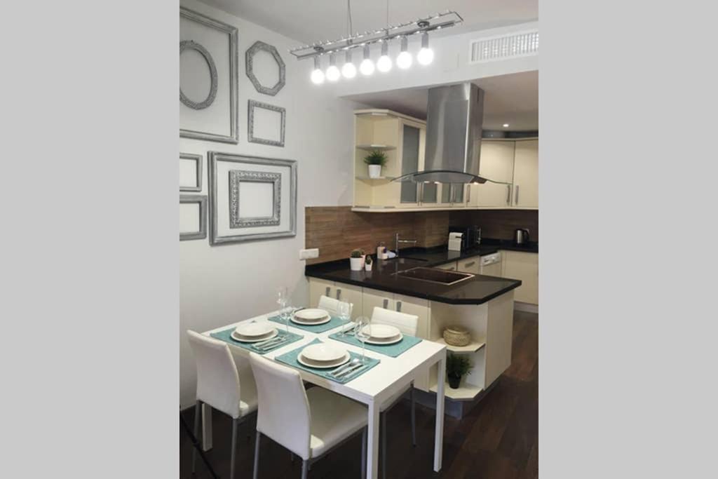 New!!! Luxury City Center & Private Terrace Málaga Exteriör bild